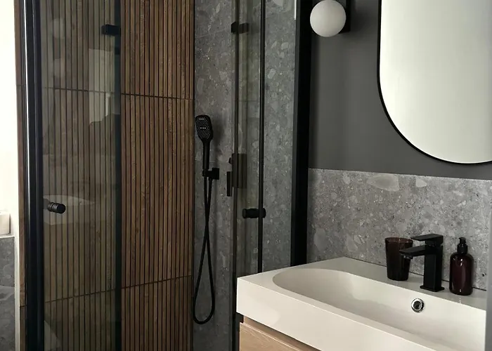 Center Apartment-wroclawska דירה *